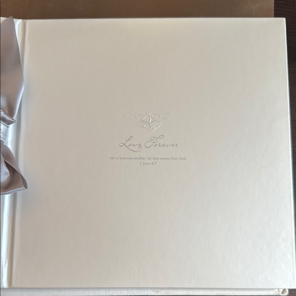 ⭐ 5 for $30 Mix & Match Items.. 
Elegant White Love Forever Album